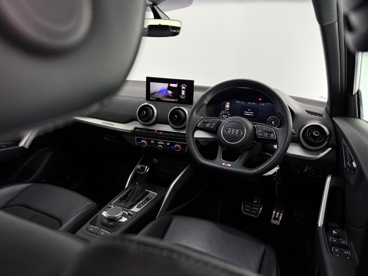 Audi Q2 thumbnail Interior Front