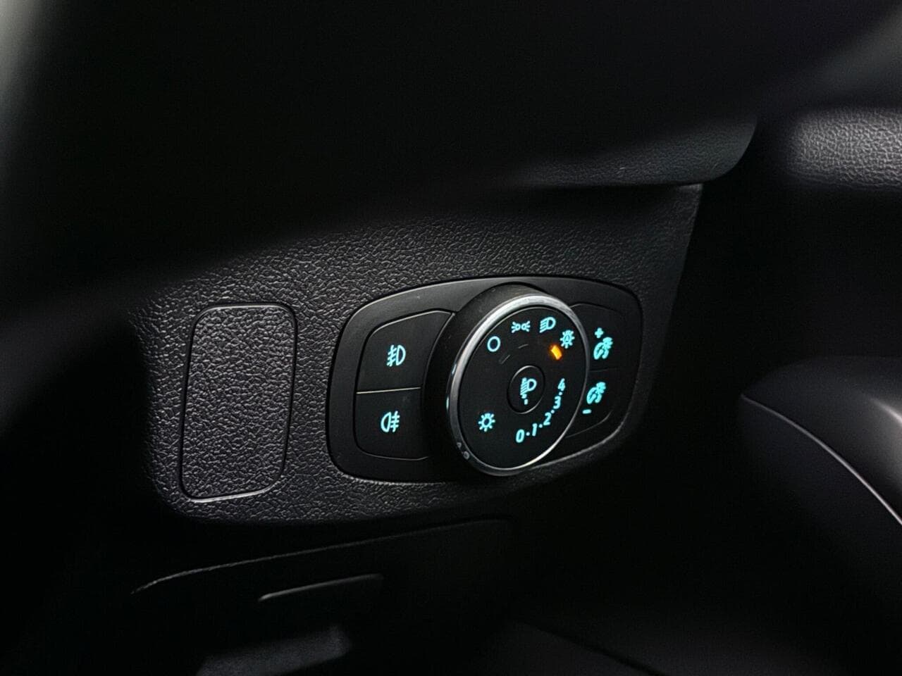 Ford Focus thumbnail Misc Controls