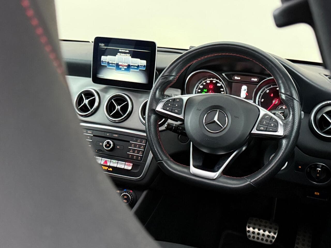 Mercedes-Benz CLA thumbnail Interior Front