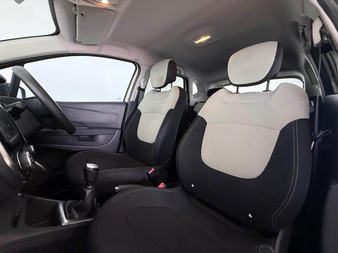 Renault Captur thumbnail Seat Front Passenger