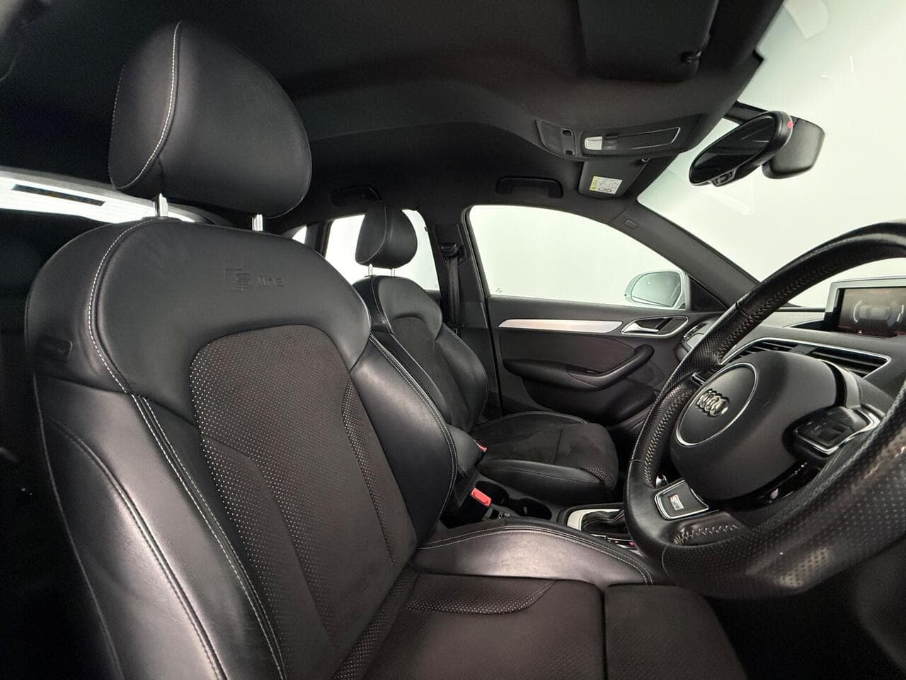 Audi Q3 thumbnail Seat Driver