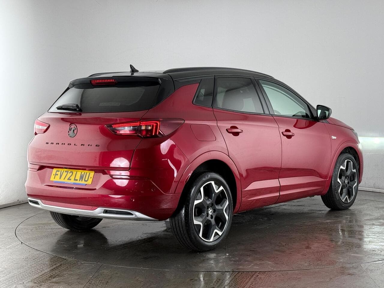 Vauxhall Grandland thumbnail Rear Right