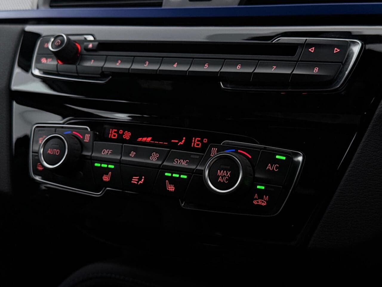 BMW X1 thumbnail Infotainment System
