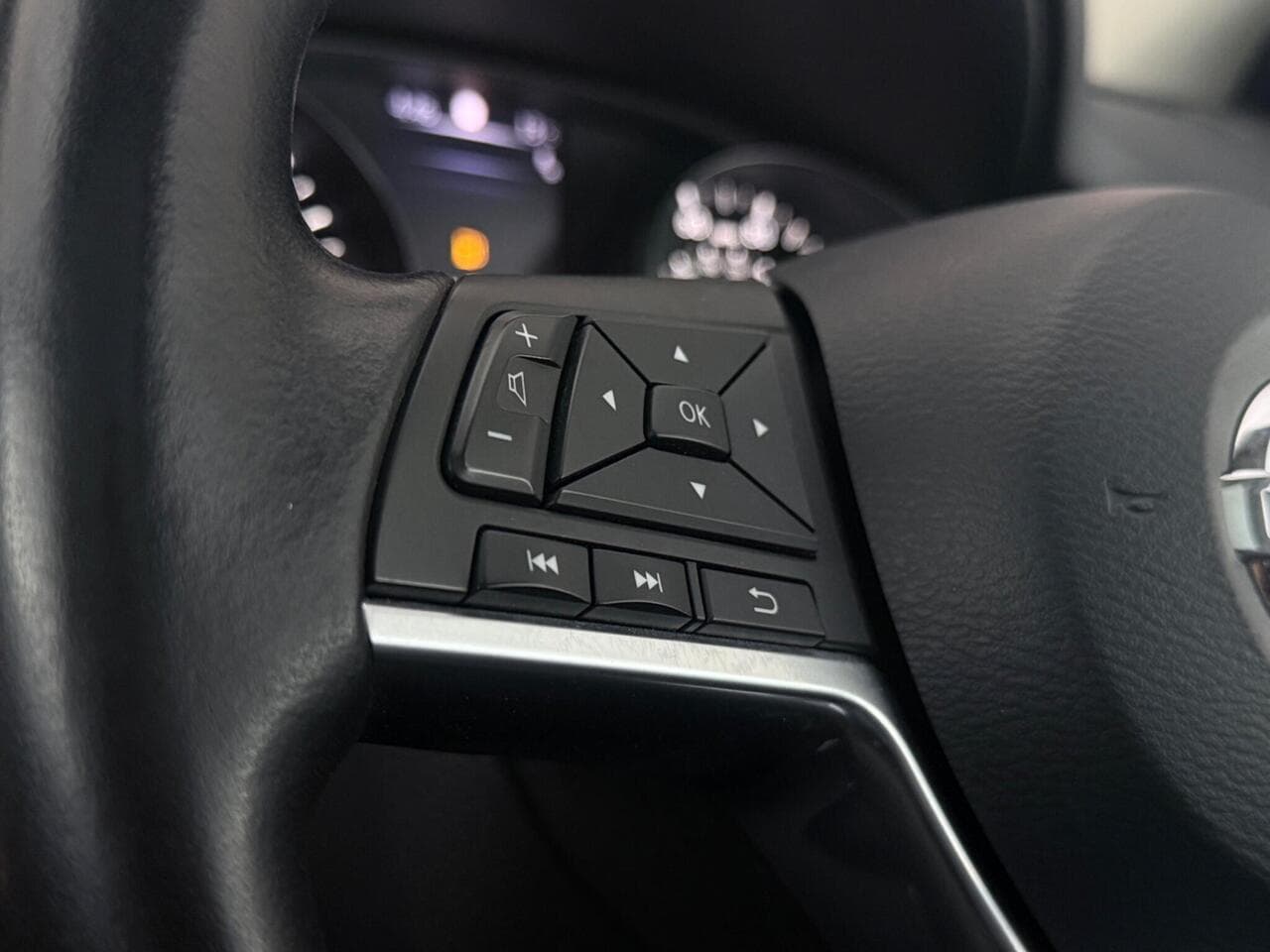 Nissan Qashqai thumbnail Misc Controls