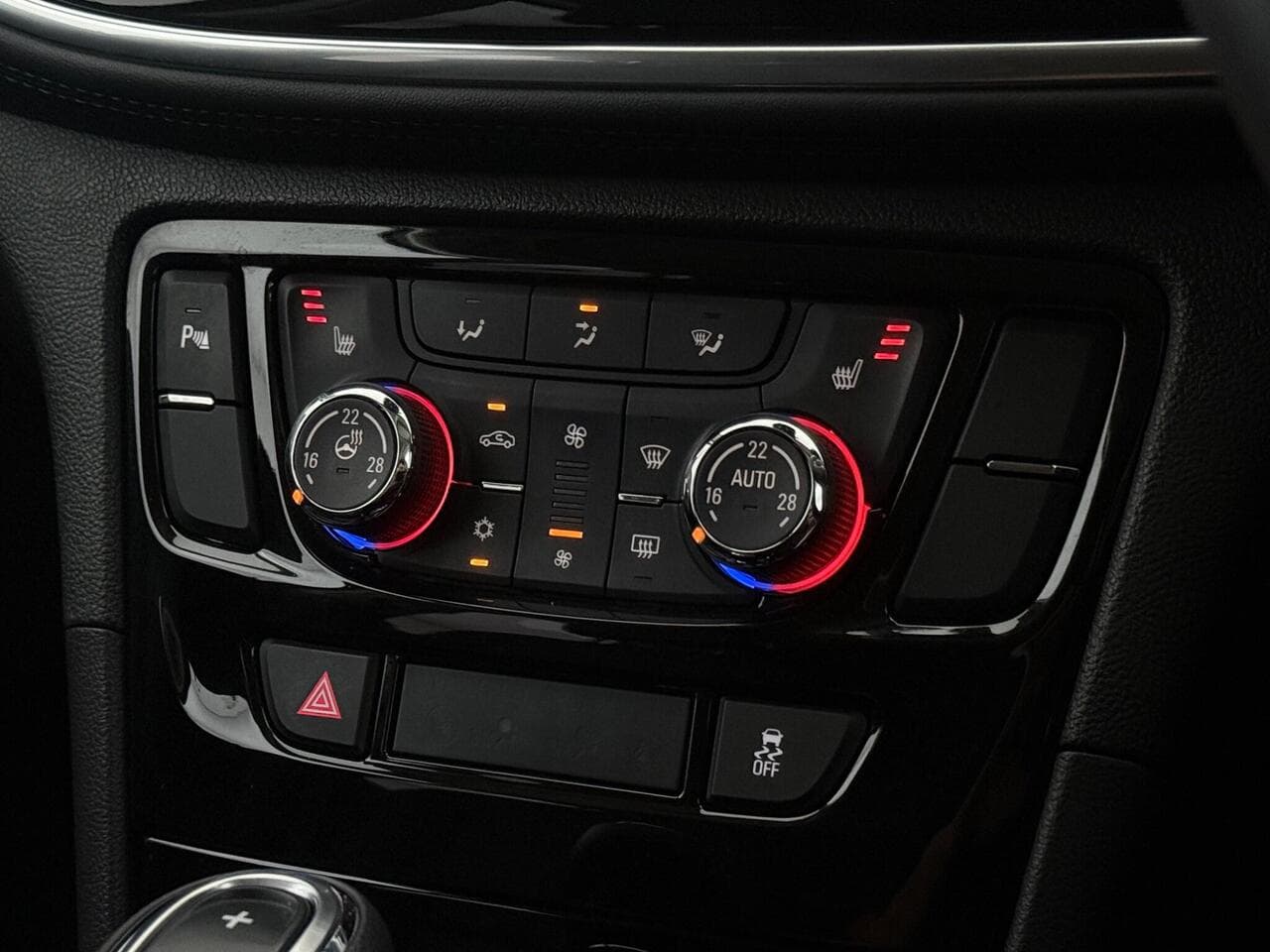Vauxhall Mokka X thumbnail Misc Controls