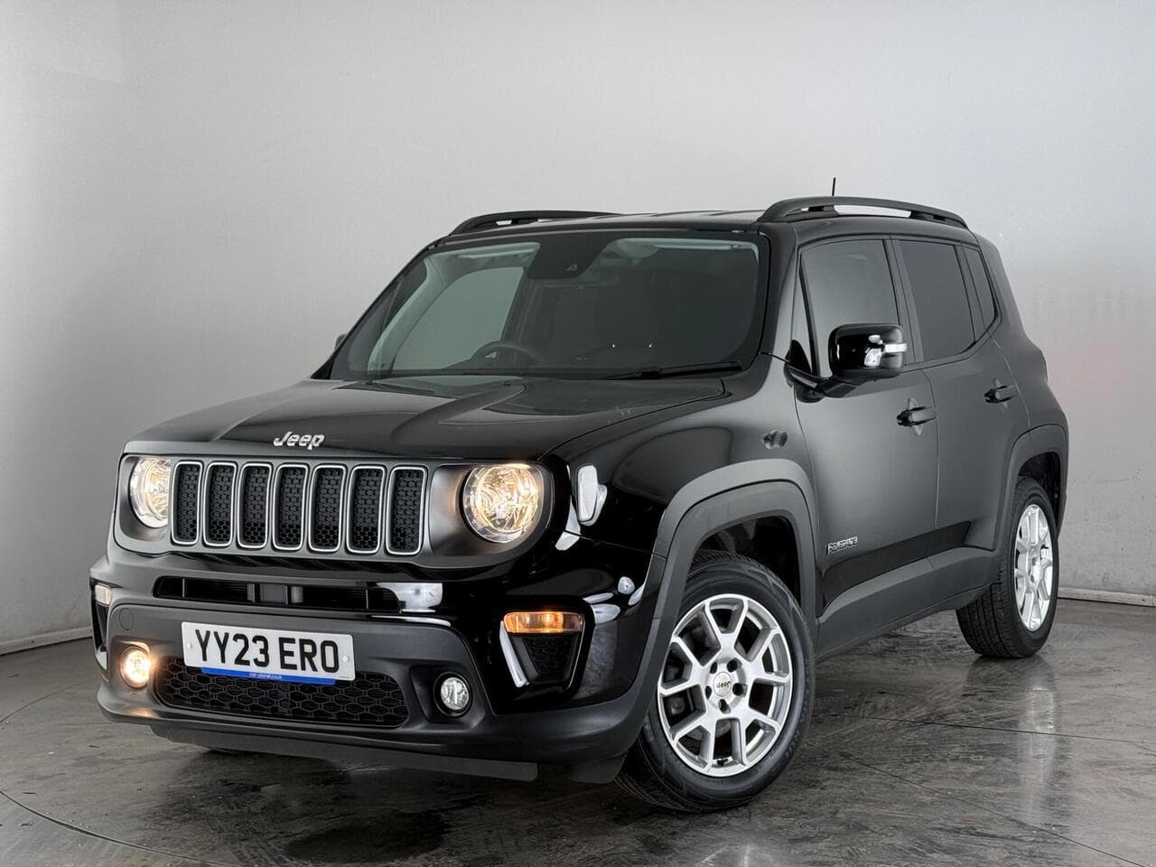 Jeep Renegade thumbnail Front Left