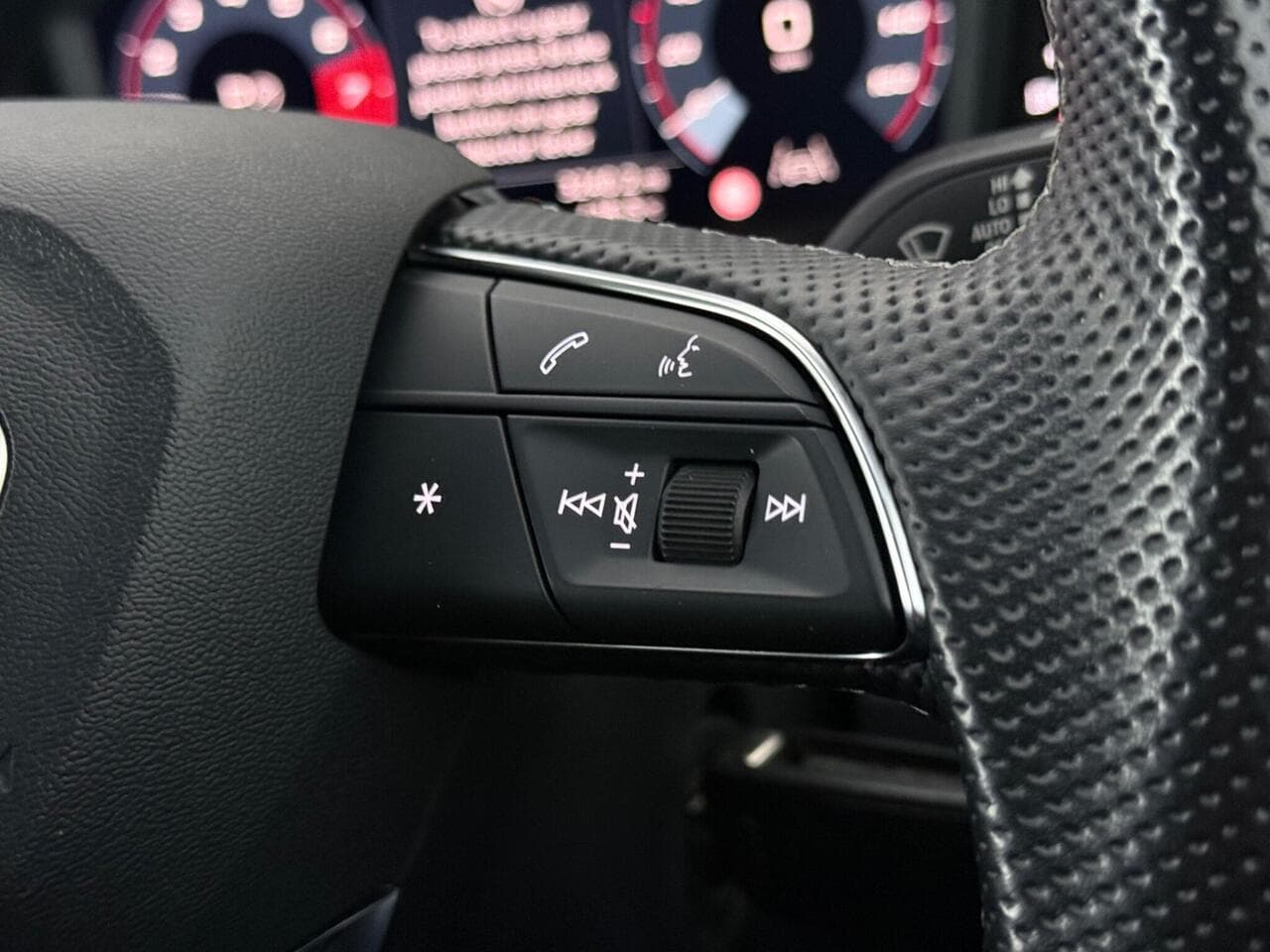 Audi Q3 thumbnail Misc Controls