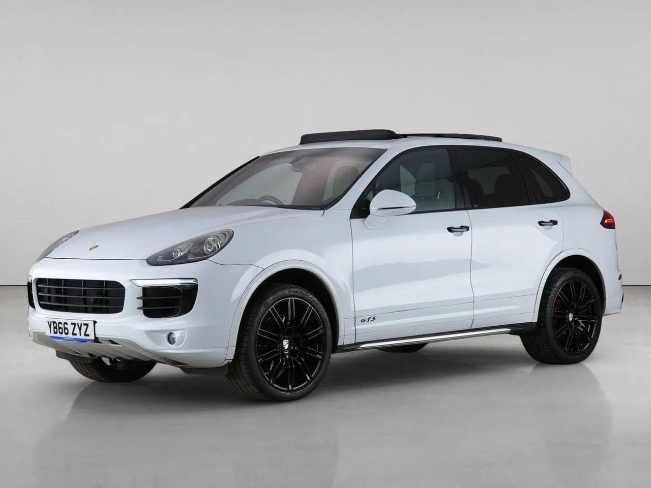 Porsche Cayenne thumbnail Front Left