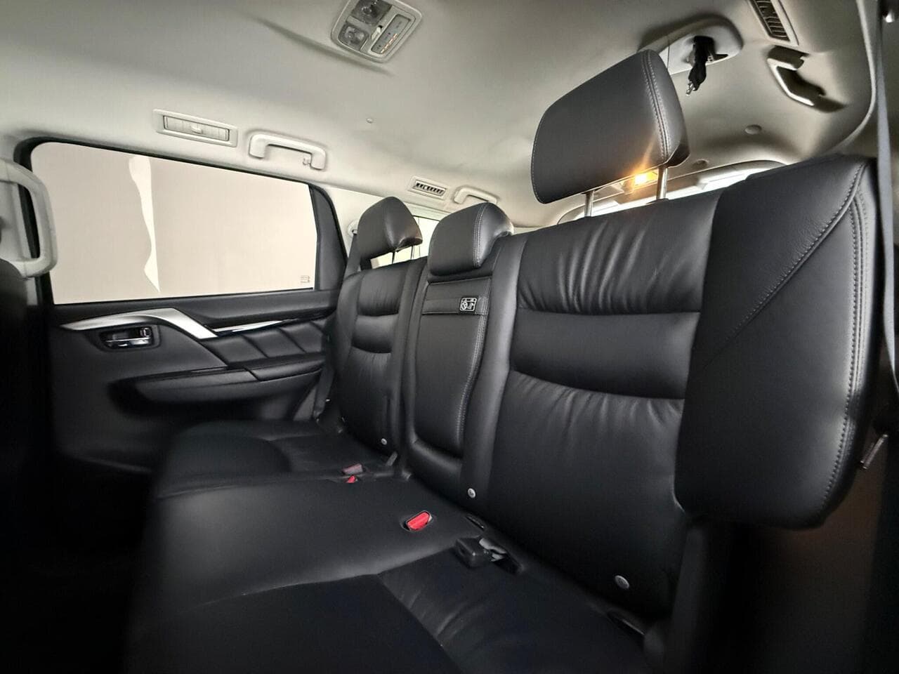 Mitsubishi Shogun Sport thumbnail Seats Rear