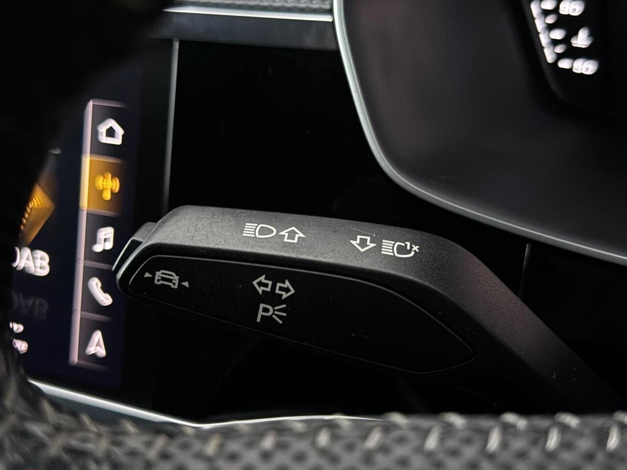 Audi Q3 thumbnail Misc Controls