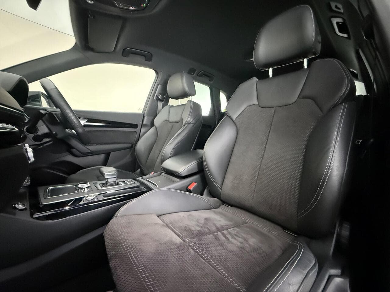 Audi Q5 thumbnail Seat Front Passenger
