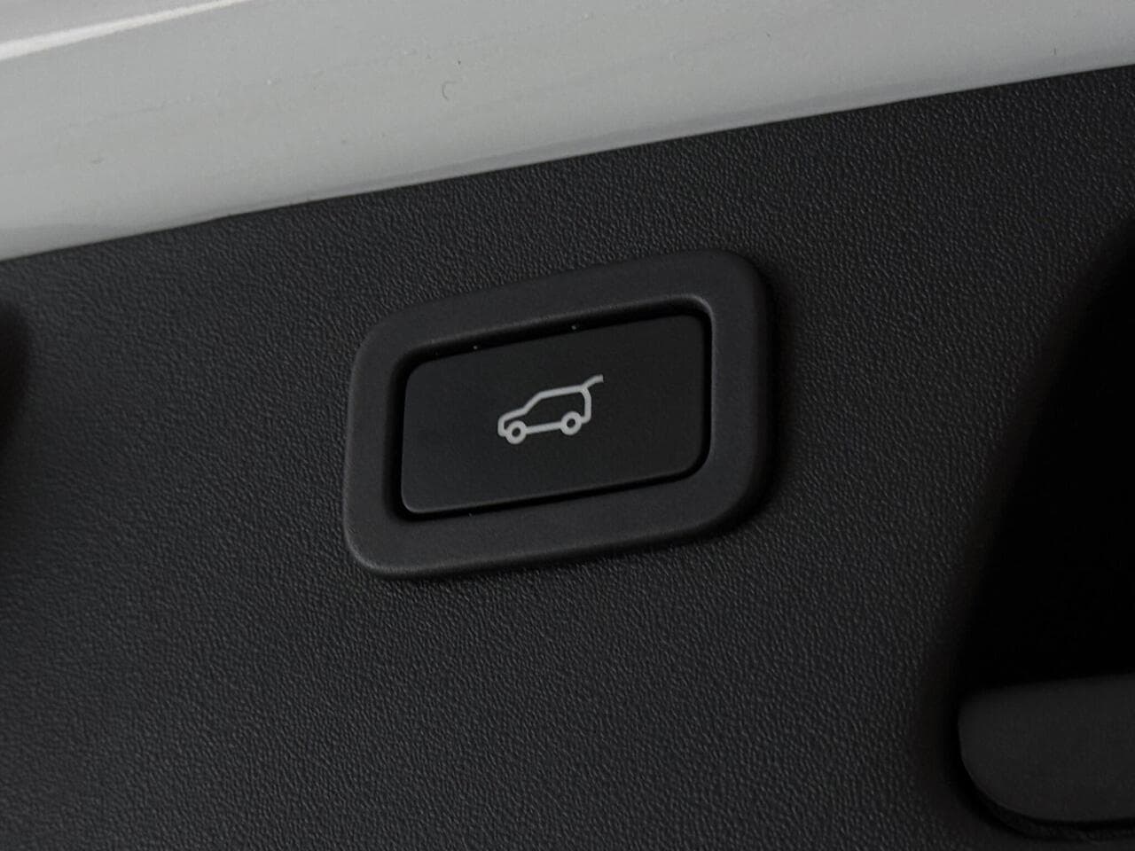 Jaguar E-PACE thumbnail Misc Controls