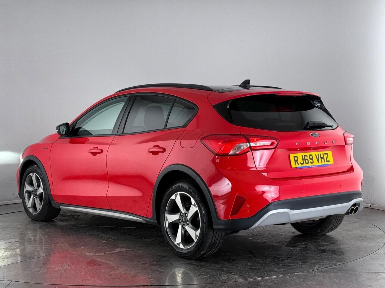 Ford Focus thumbnail Rear Left