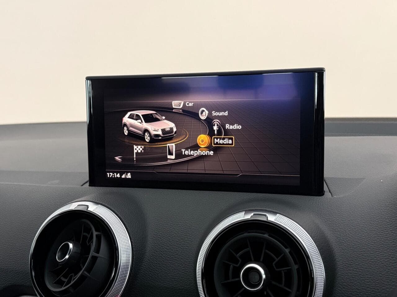 Audi Q2 thumbnail Infotainment System