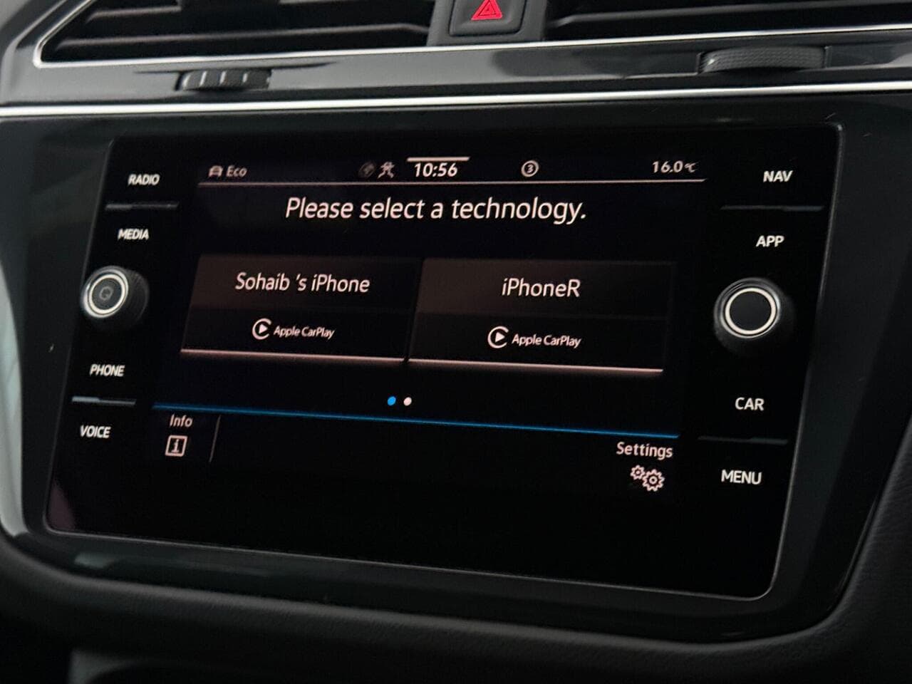 Volkswagen Tiguan thumbnail Infotainment System