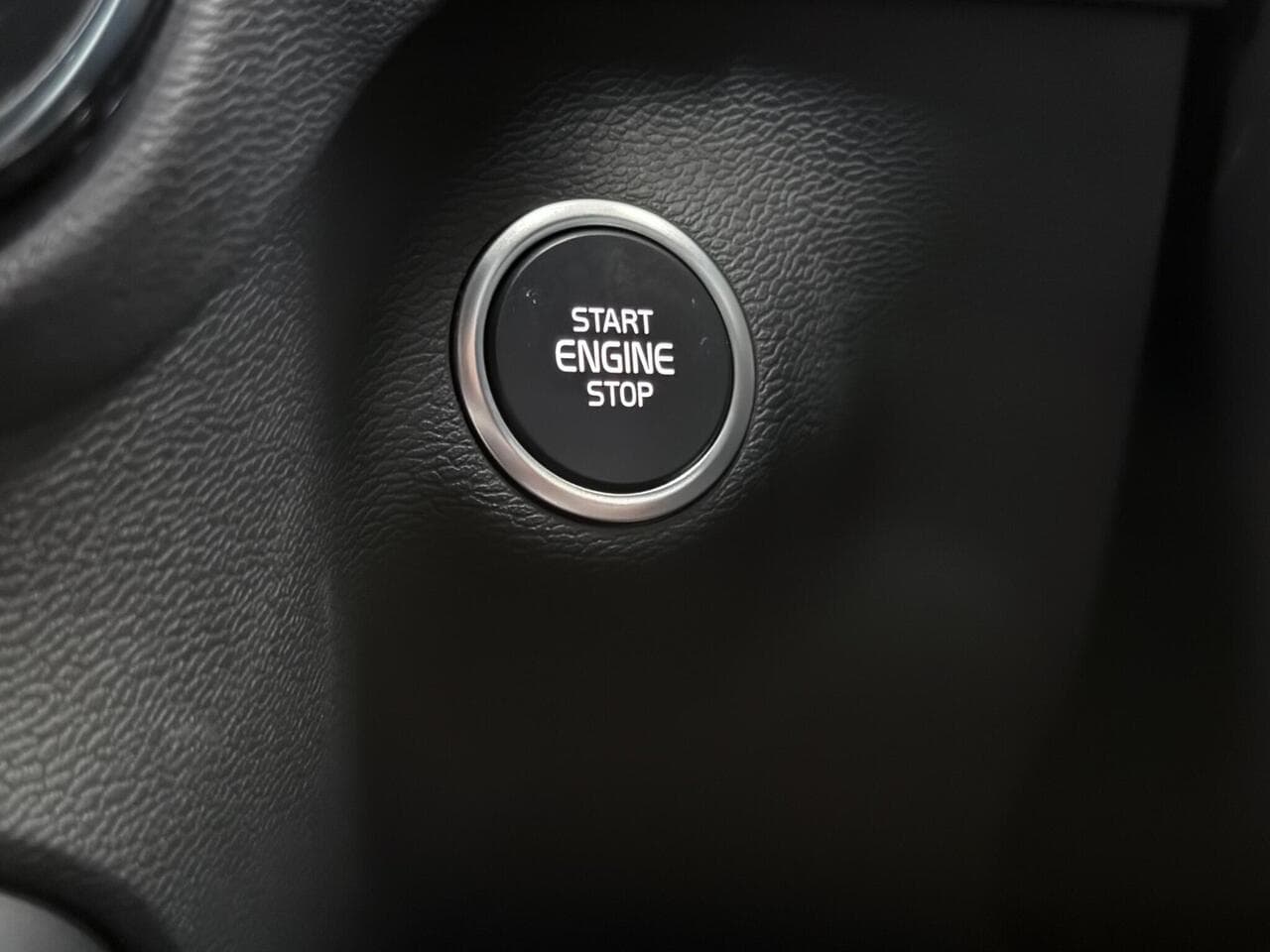 Volvo XC40 thumbnail Misc Controls
