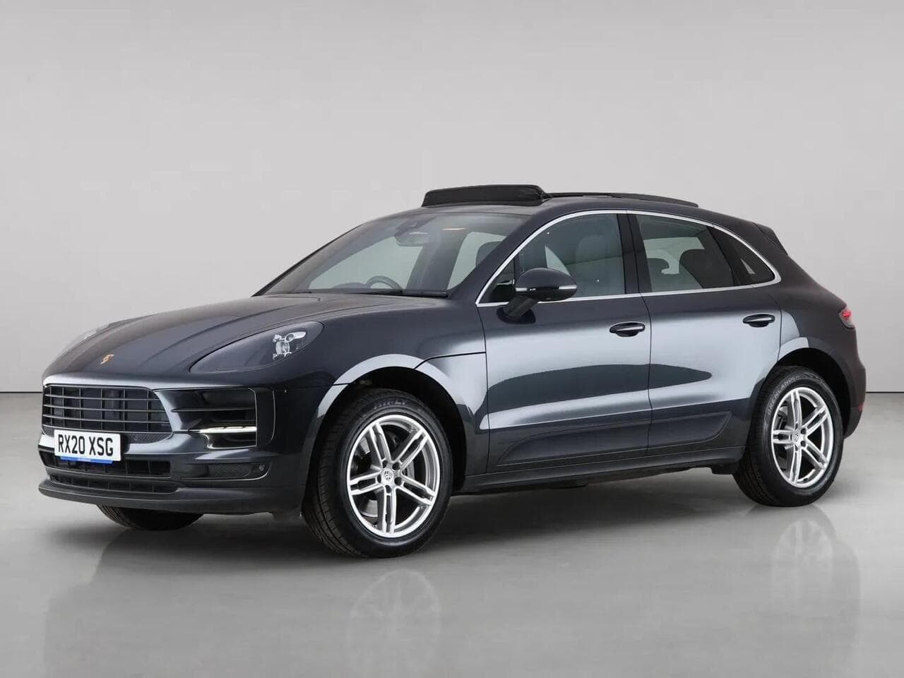 Porsche Macan thumbnail Front Left