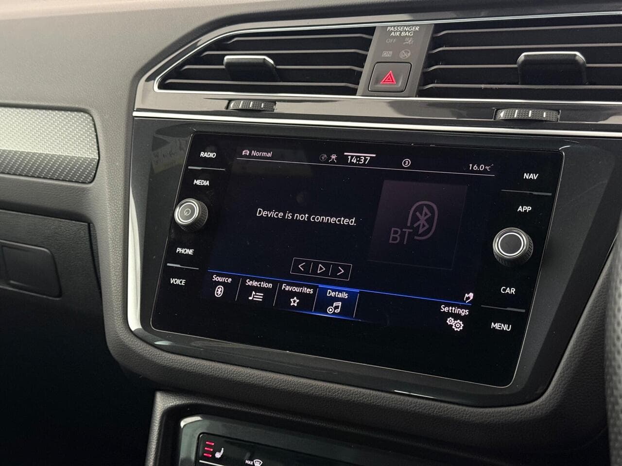 Volkswagen Tiguan thumbnail Infotainment System