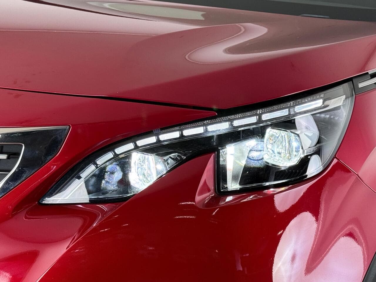 Peugeot 3008 thumbnail Lights Front