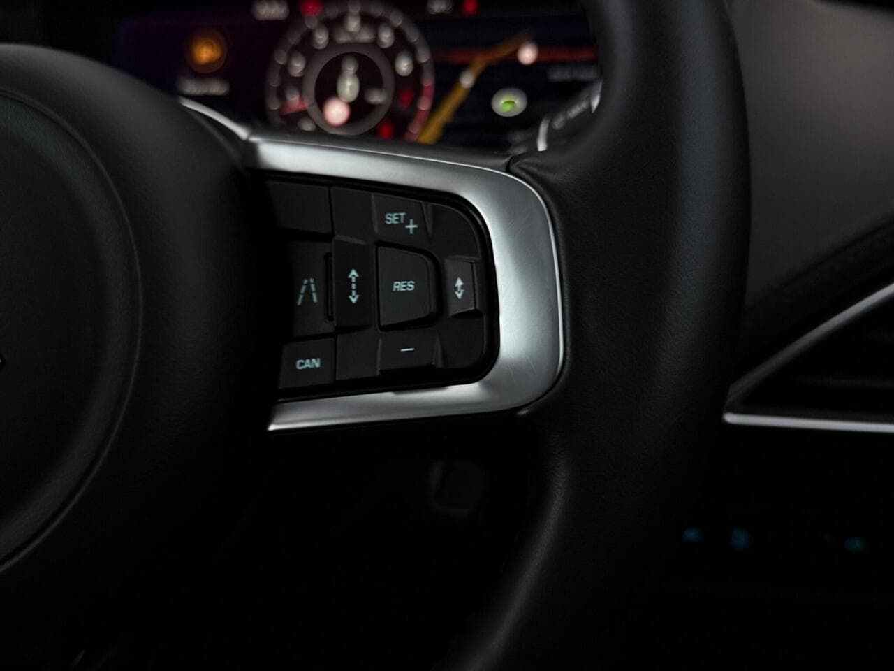 Jaguar F-PACE thumbnail Misc Controls