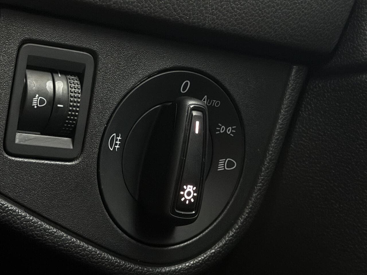 Volkswagen Polo thumbnail Misc Controls