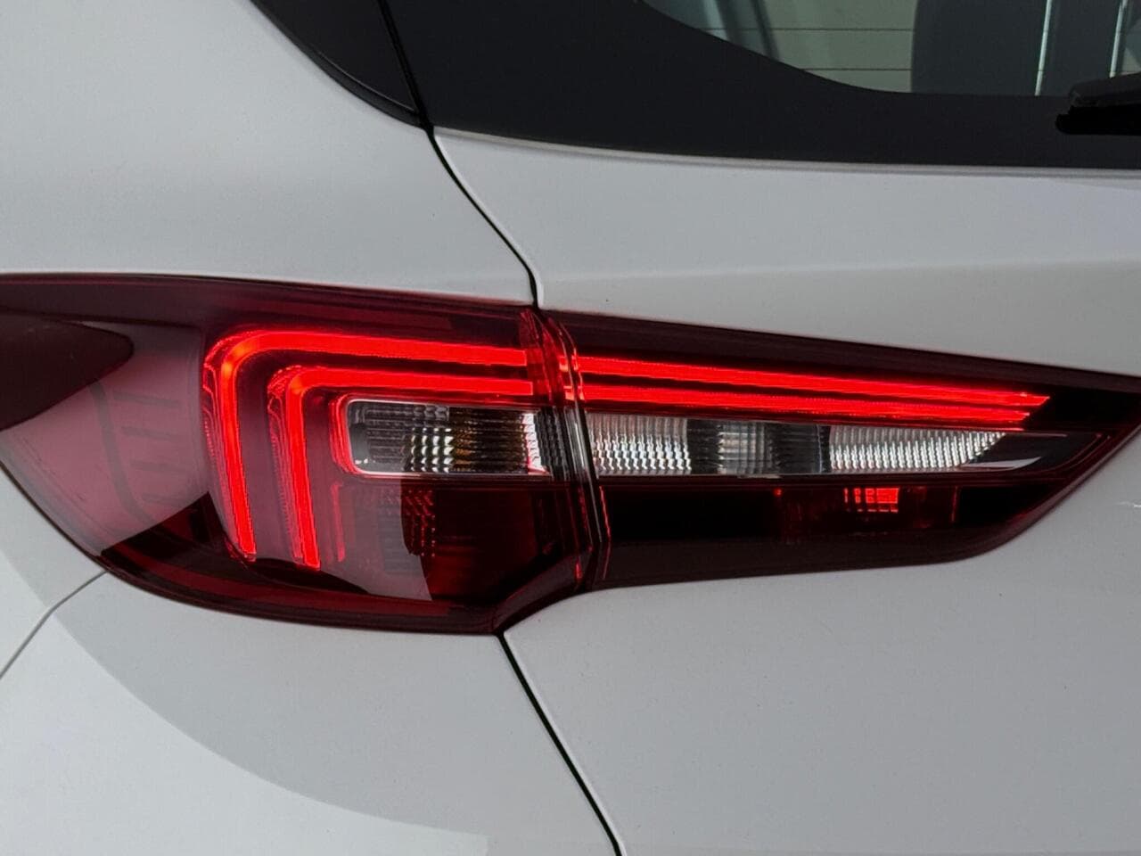 Vauxhall Grandland X thumbnail Lights Rear