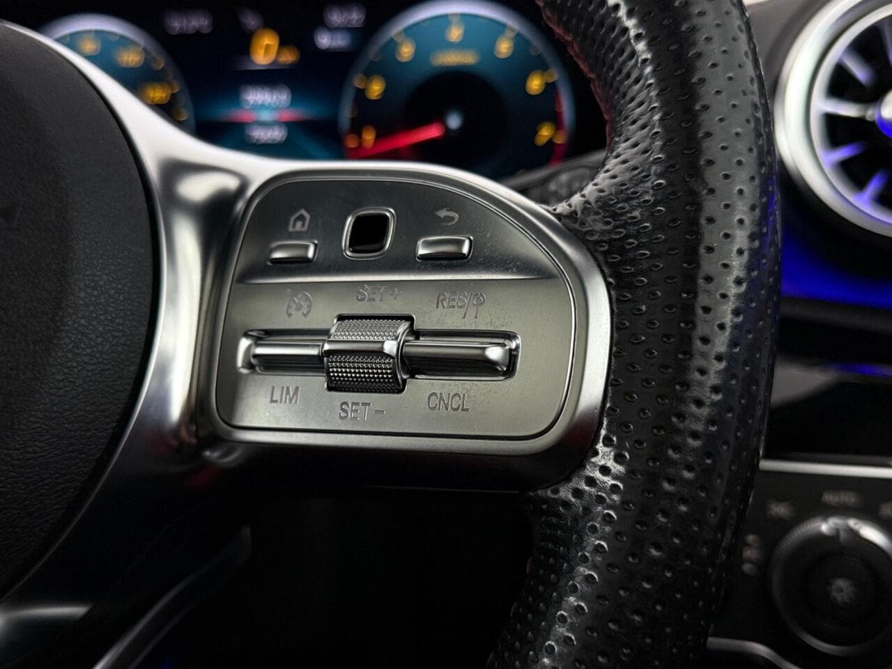 Mercedes-Benz CLA thumbnail Misc Controls