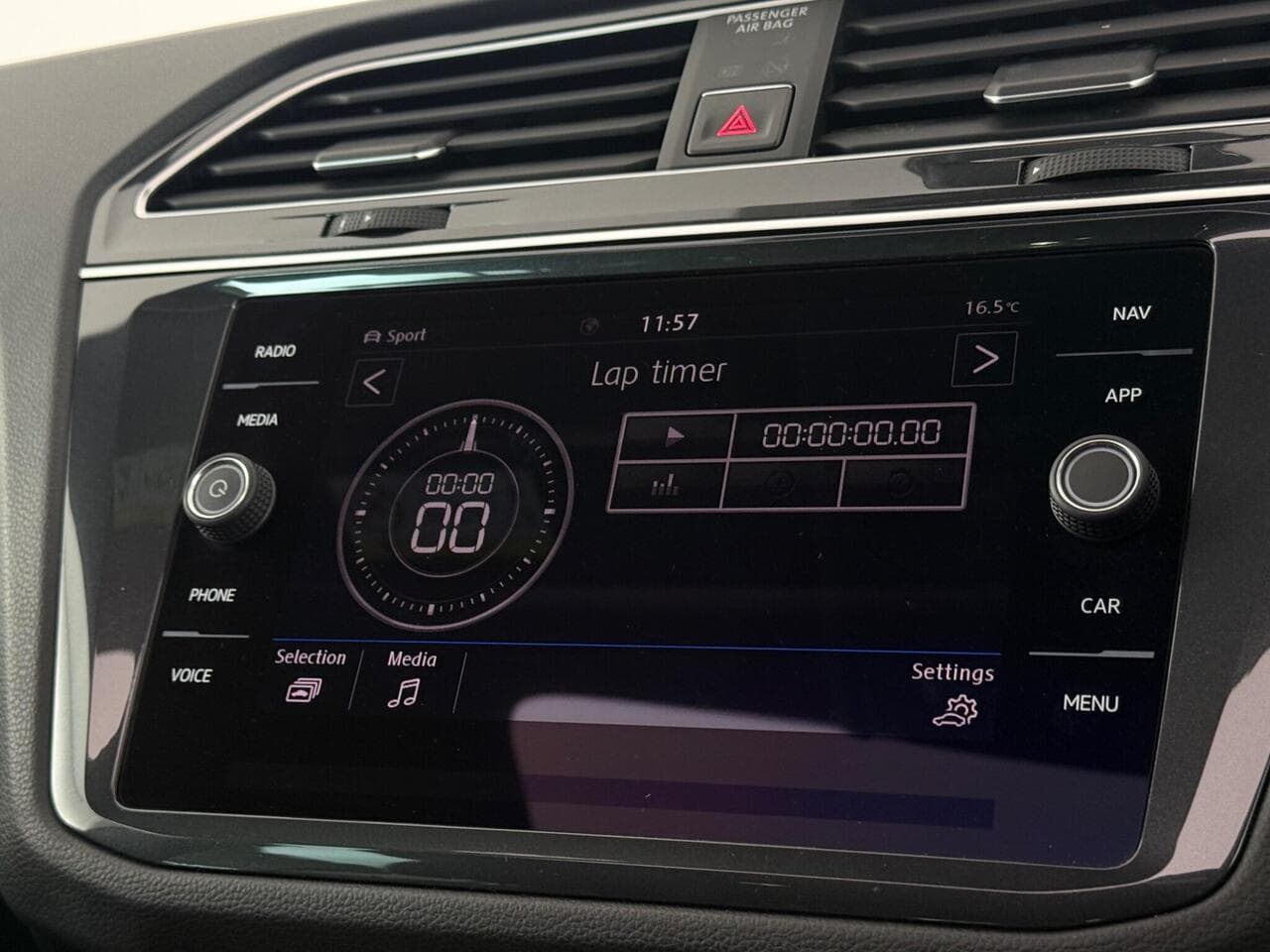 Volkswagen Tiguan thumbnail Infotainment System