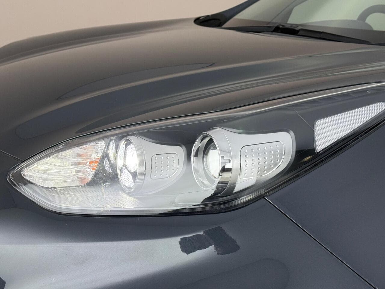 Kia Sportage thumbnail Lights Front