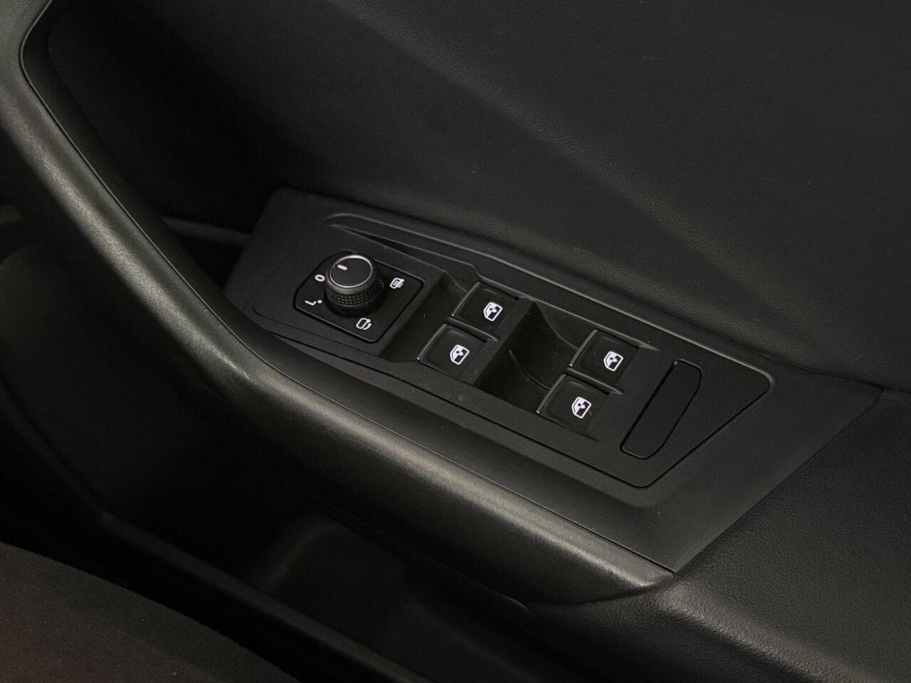 Volkswagen T-Roc thumbnail Misc Controls