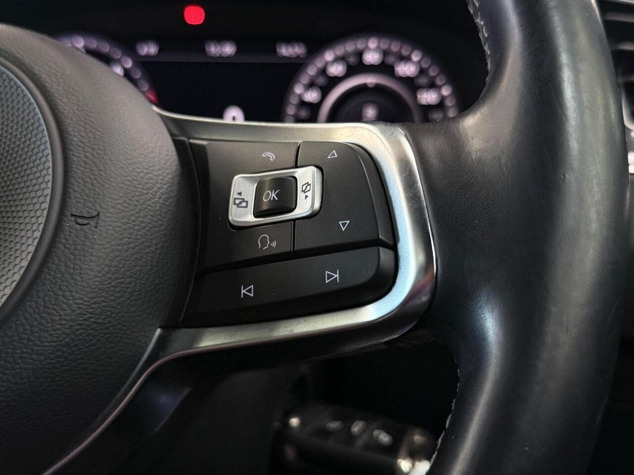 Volkswagen Tiguan thumbnail Misc Controls