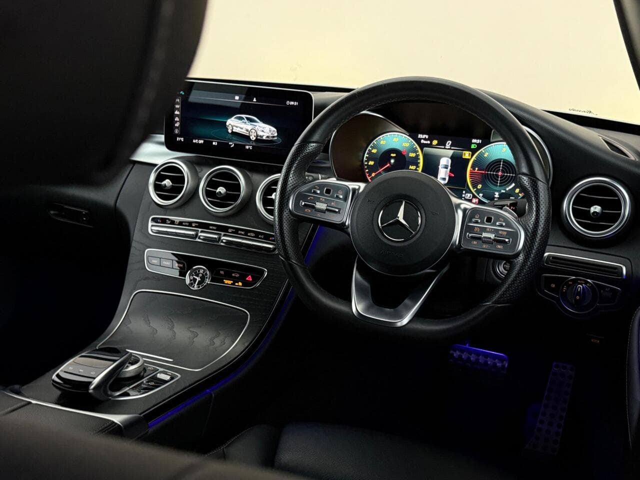 Mercedes-Benz C Class thumbnail Interior Front
