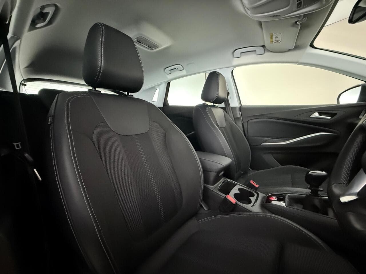 Vauxhall Grandland thumbnail Seat Driver
