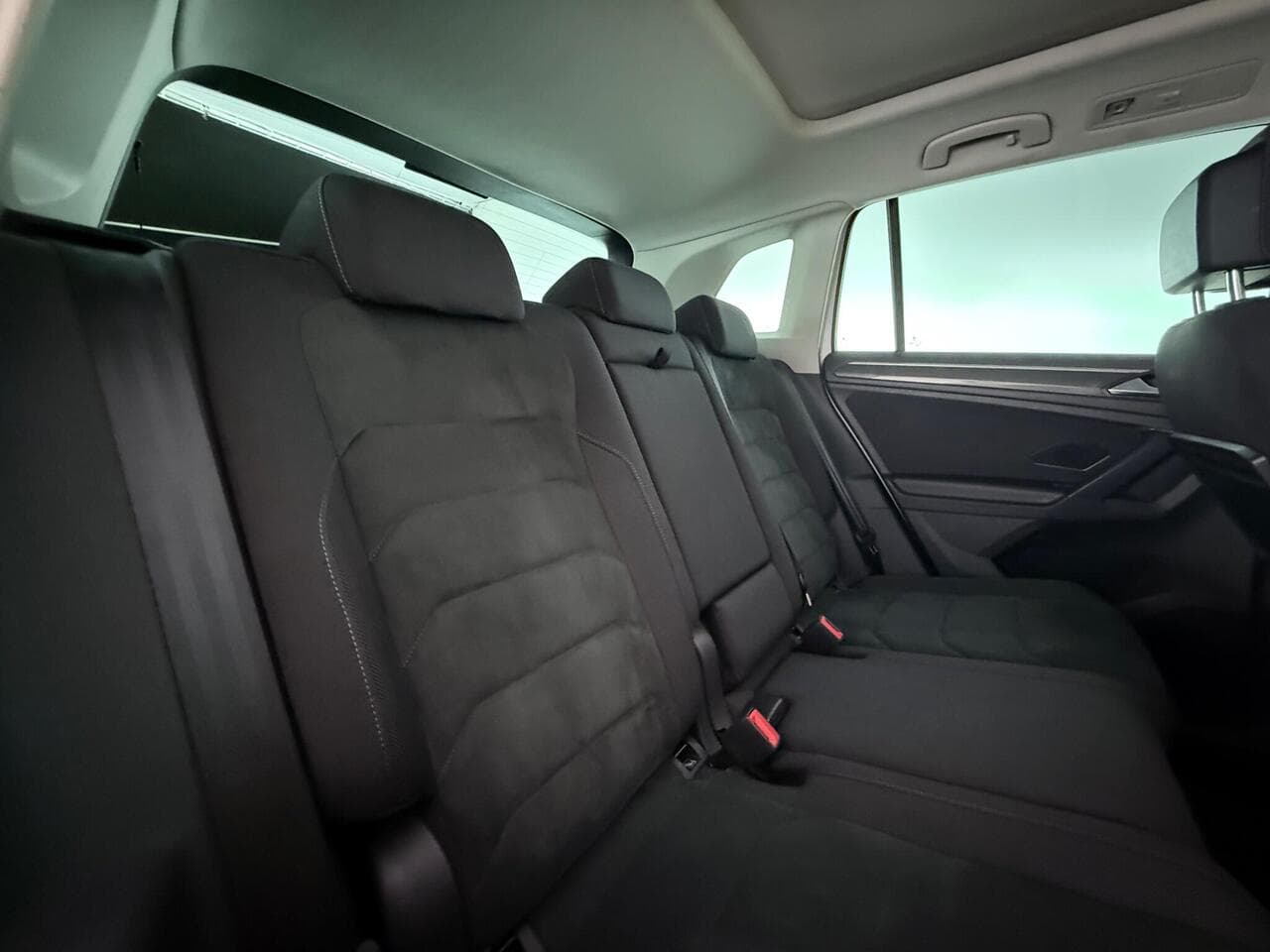 Volkswagen Tiguan thumbnail Seats Rear