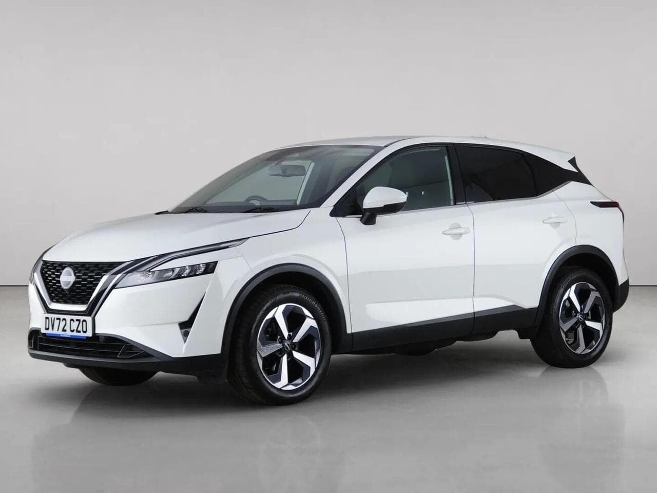 Nissan Qashqai thumbnail Front Left