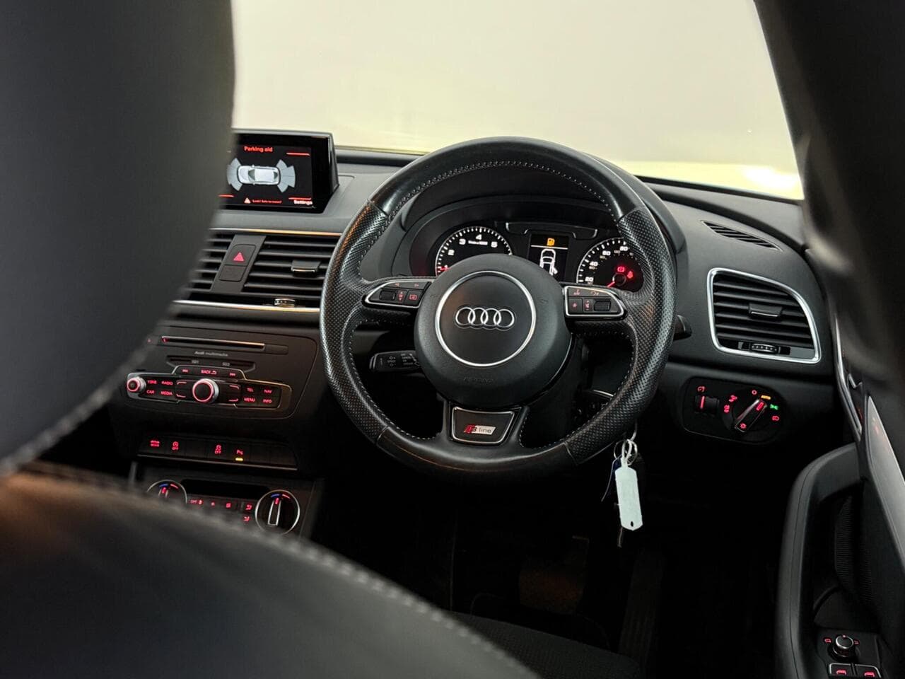 Audi Q3 thumbnail Interior Front