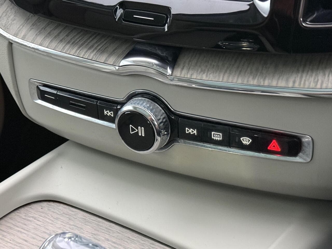 Volvo XC60 thumbnail Misc Controls