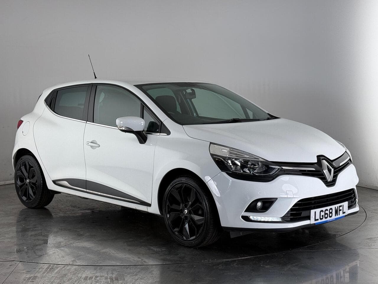 Renault Clio - Renault Clio 0.9 TCe Iconic Euro 6 (s/s) 5dr