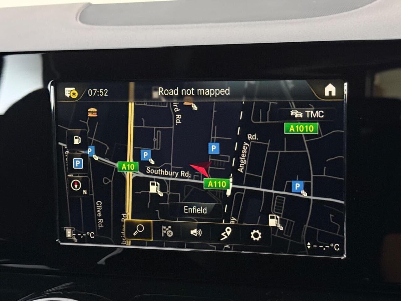 Mercedes-Benz GLA thumbnail Infotainment System