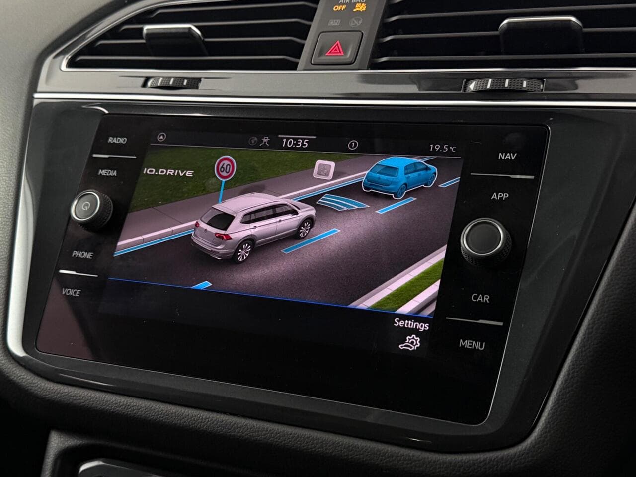 Volkswagen Tiguan Allspace thumbnail Infotainment System
