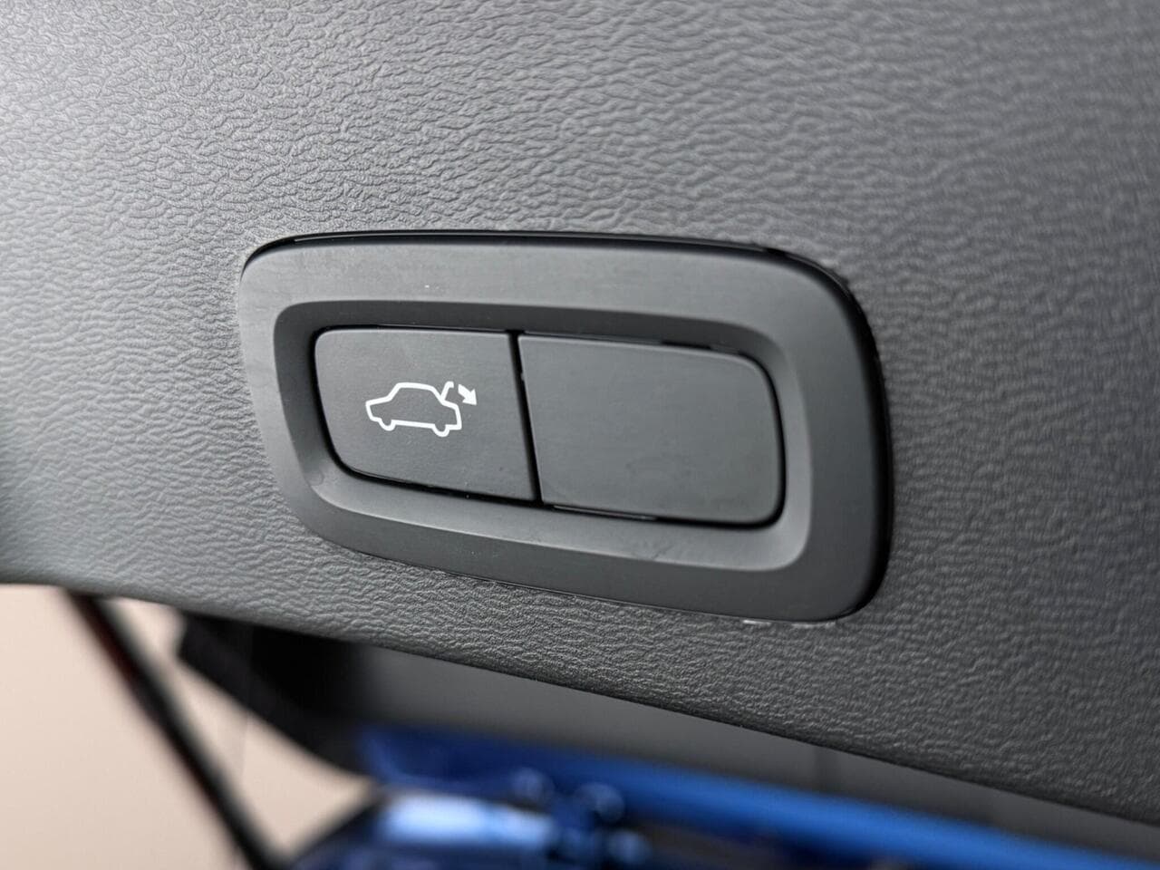 Volvo XC40 thumbnail Misc Controls