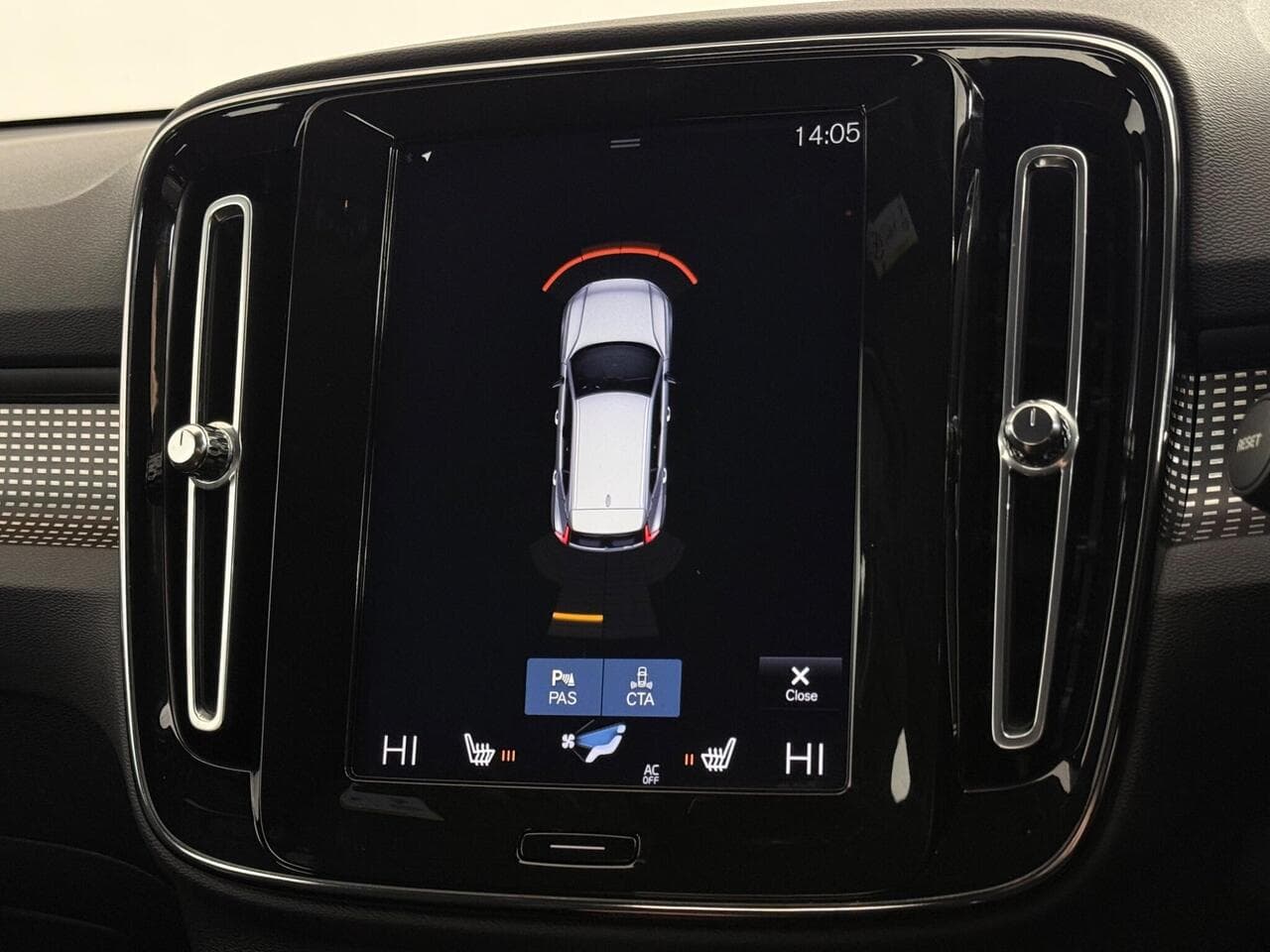 Volvo XC40 thumbnail Infotainment System