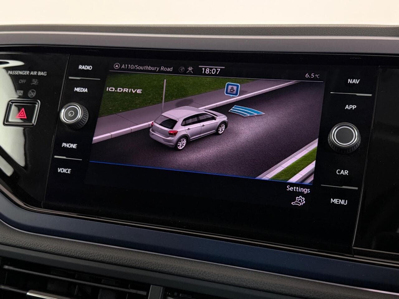 Volkswagen Polo thumbnail Infotainment System