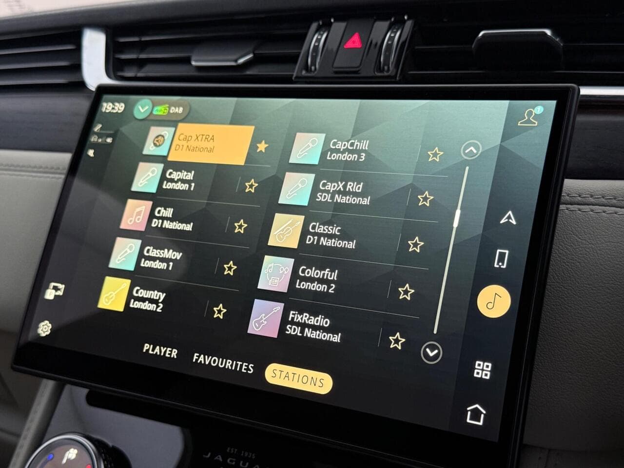 Jaguar F-PACE thumbnail Infotainment System