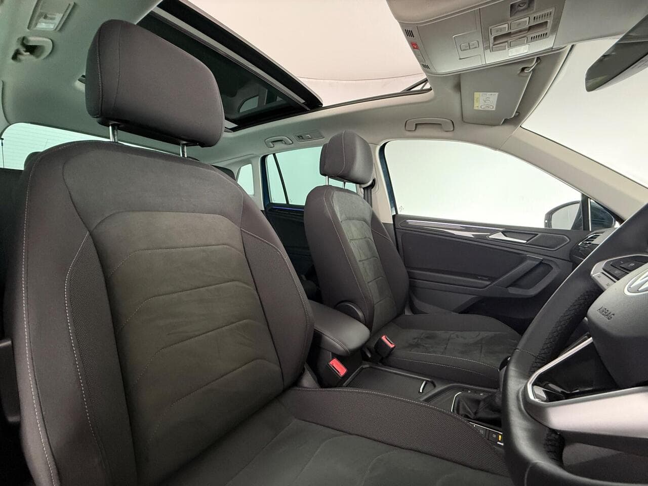 Volkswagen Tiguan thumbnail Seat Driver