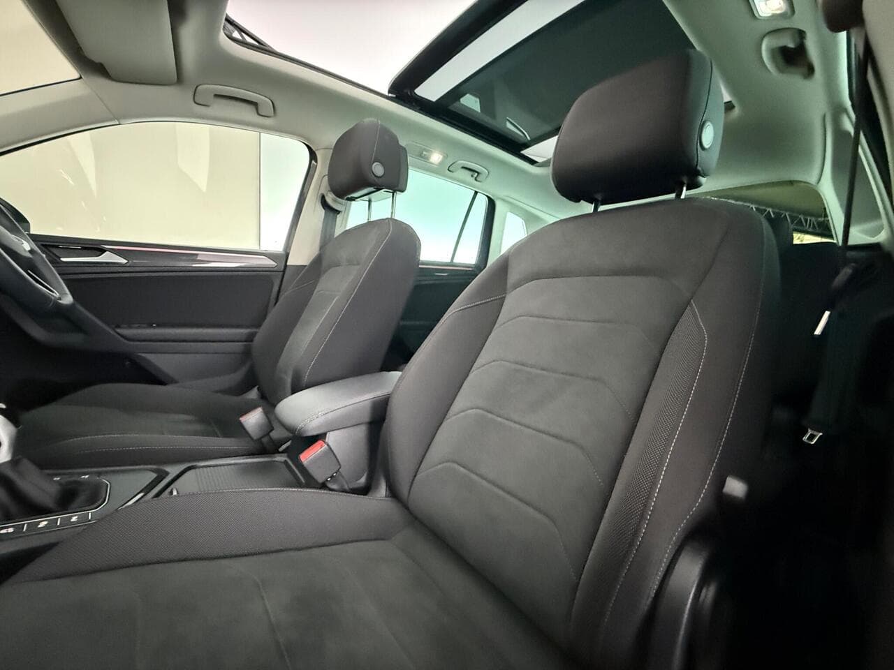 Volkswagen Tiguan thumbnail Seat Front Passenger