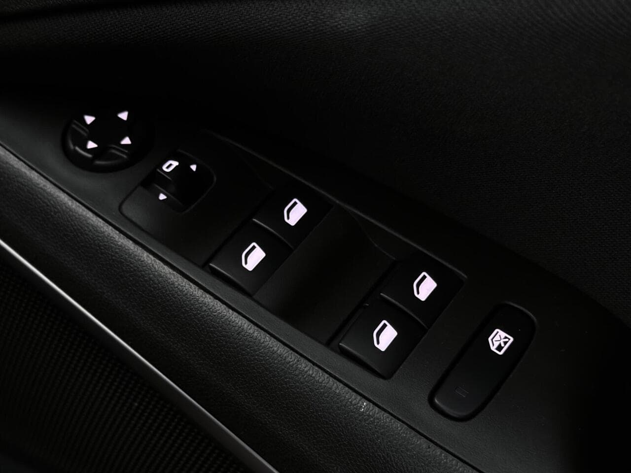 Vauxhall Crossland X thumbnail Misc Controls