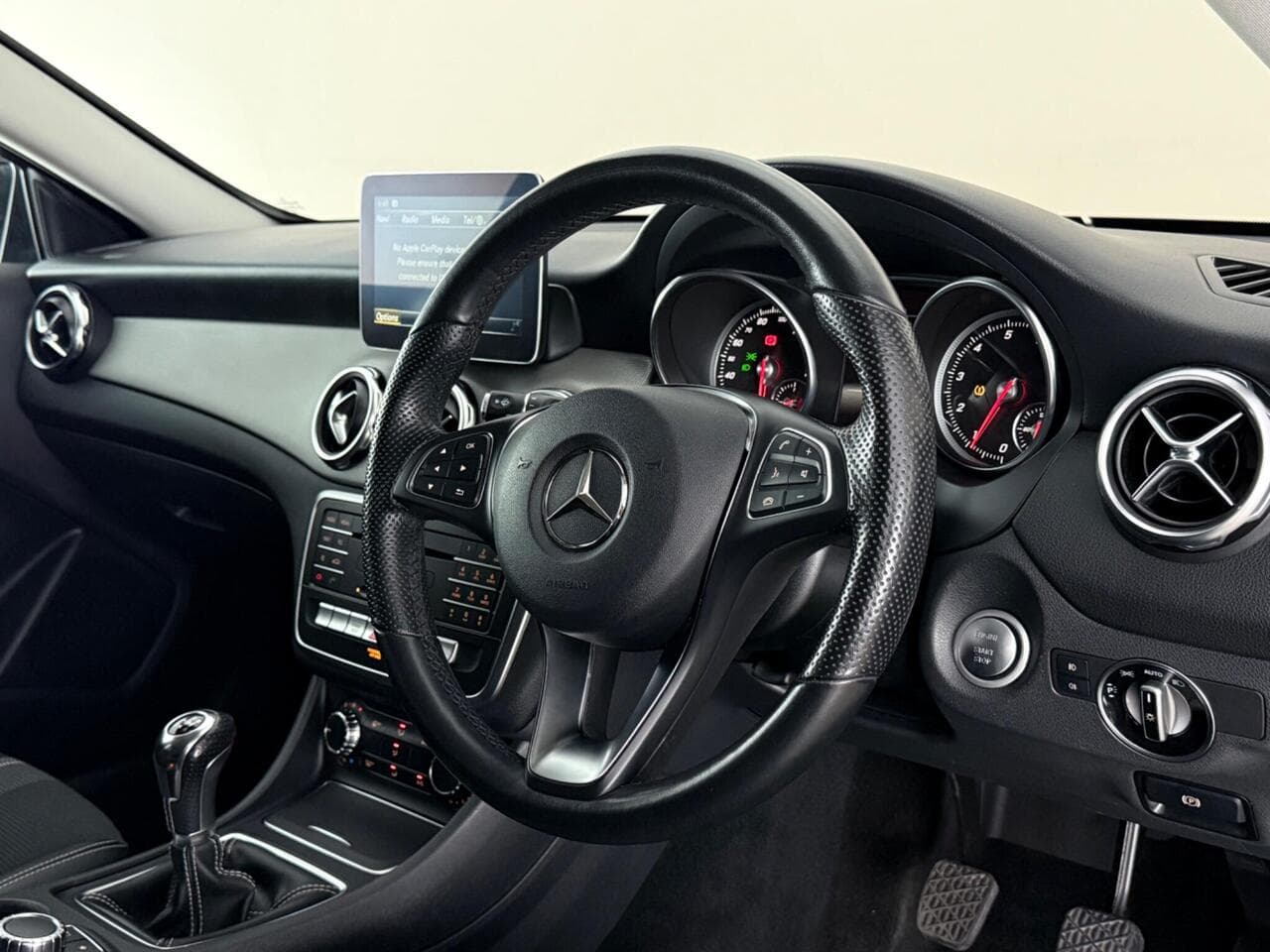 Mercedes-Benz GLA thumbnail Steering Wheel