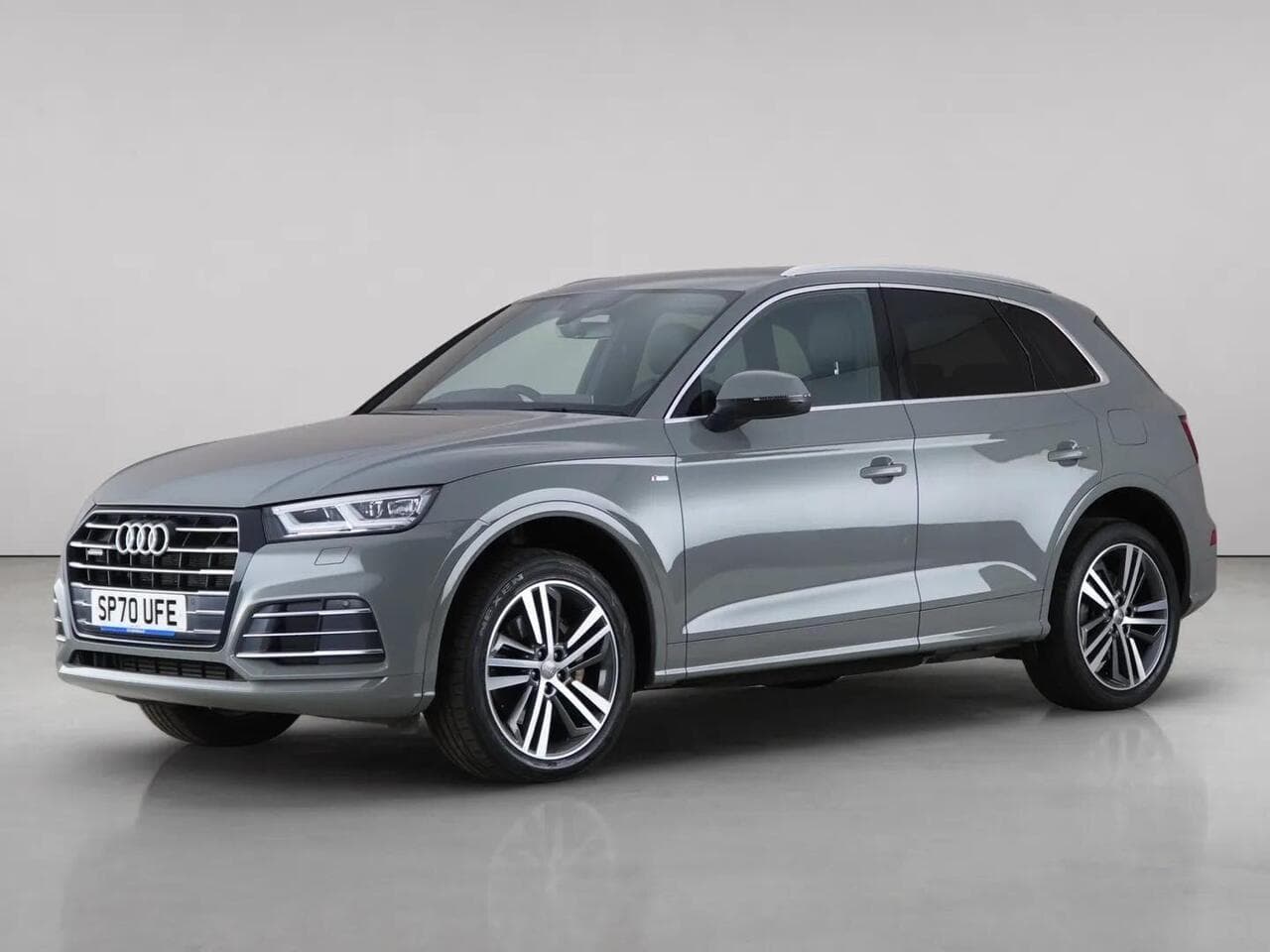 Audi Q5 thumbnail Front Left