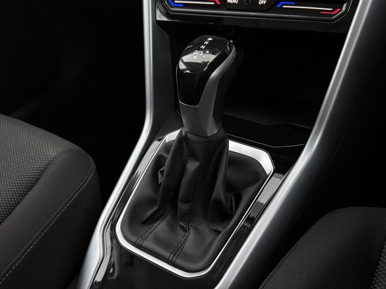 Volkswagen T-Roc thumbnail Interior Front